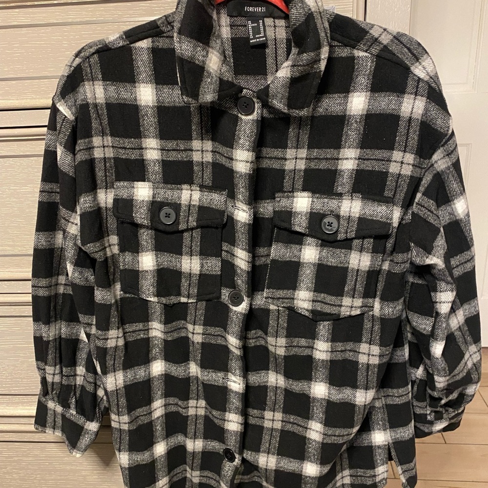 Brand new without tags, never worn Plaid button up shacket FOREVER 21 size XS